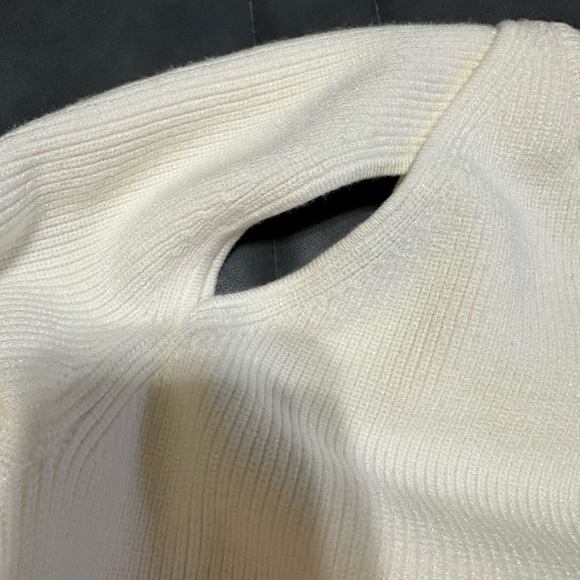 Universal Standard Keyhole Sweater XS in Tusk - Picture 5 of 6